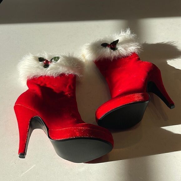Santa high heel boots, miss Claus size 5 boots so fun. Great for holiday decor. - Picture 1 of 7